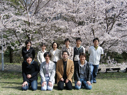 2010.04_Lab member.JPG